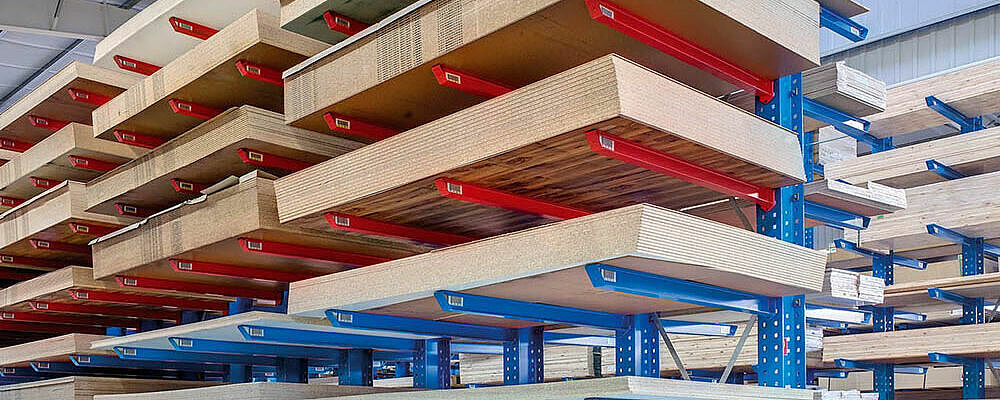 Rayonnage cantilever pour le stockage du bois